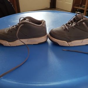 8c gray Jordan's
